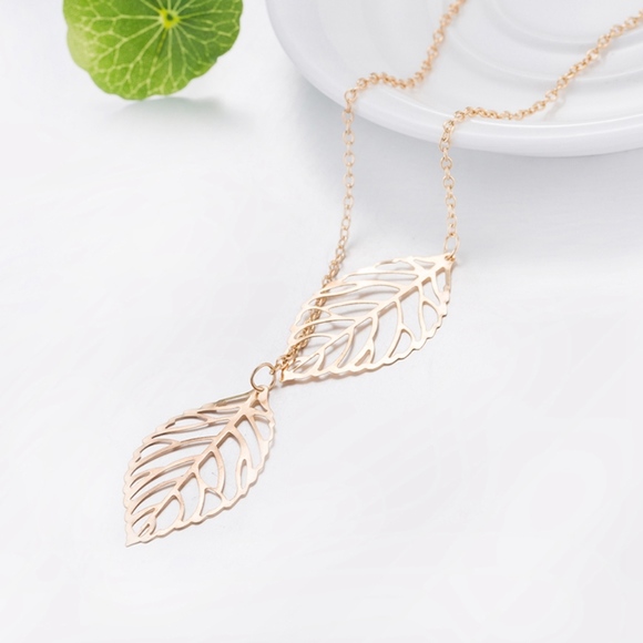 Double Leaf Delicate Necklace Gold - Picture 2 of 8